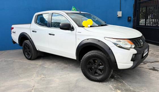 MITSUBISHI L200 TRITON 2.4 16V TURBO DIESEL OUTDOOR GLX CD 4X4 MANUAL